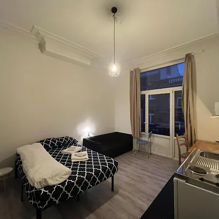 European District Hostel Brussels Exterior photo